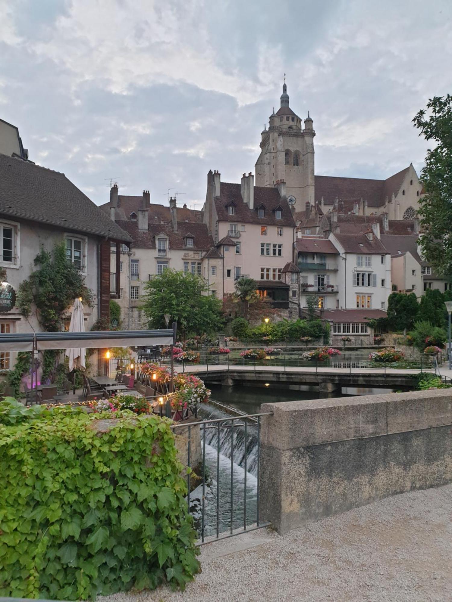 Le Matin Calme - Charme Ancien - Vue Canal Apartment Dole Exterior photo